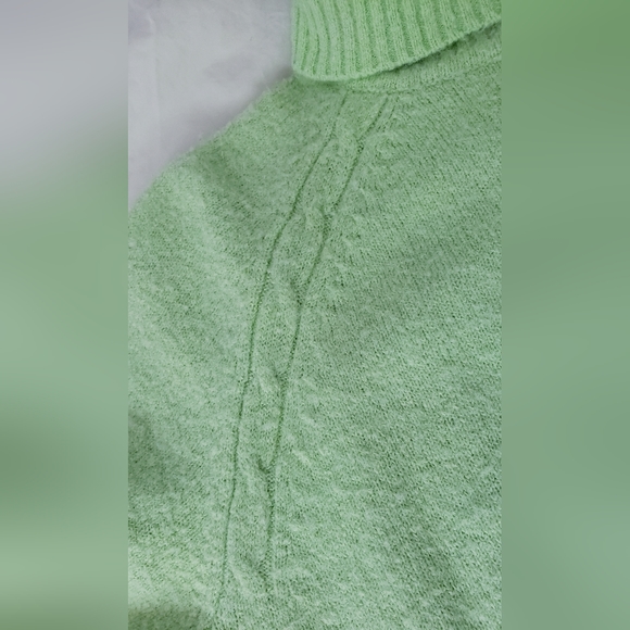 Cherokee Key Lime Green Wool Blend Long Sleeve Turtle Neck Sweater - Picture 3 of 8